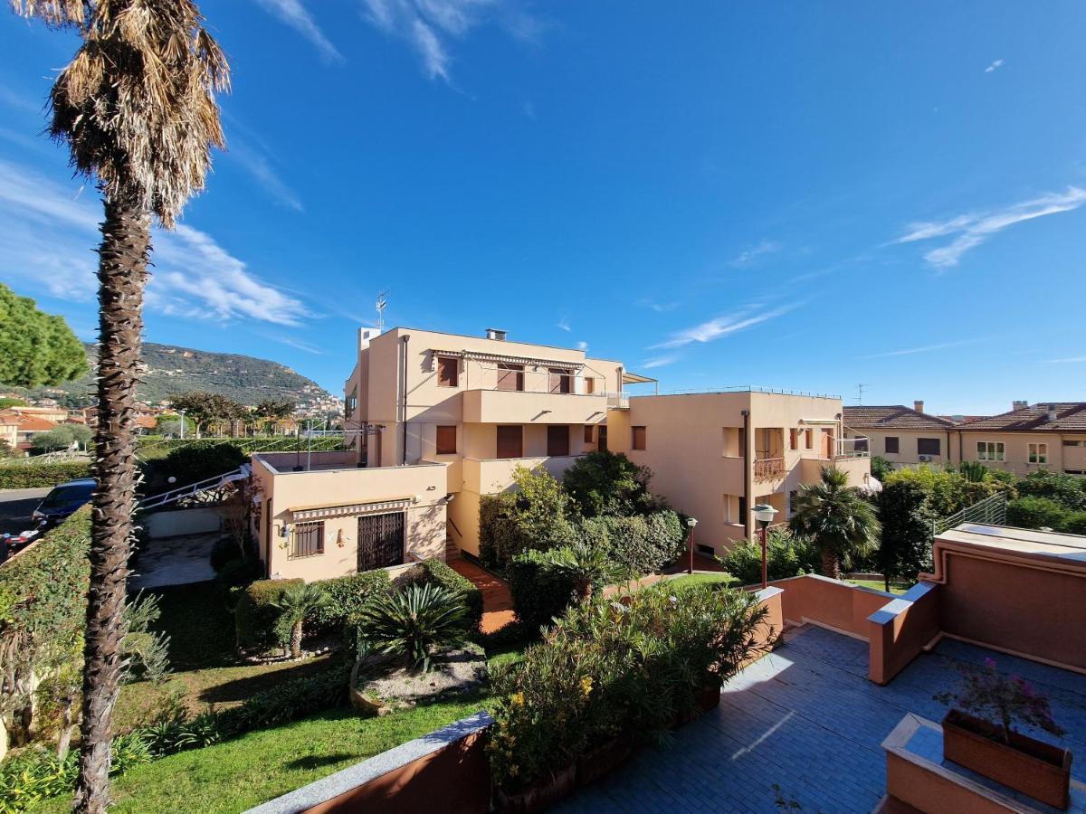 Ferienwohnung Via Alberti Terrazza Vista Aperta- Free Parking Pietra Ligure Exterior foto